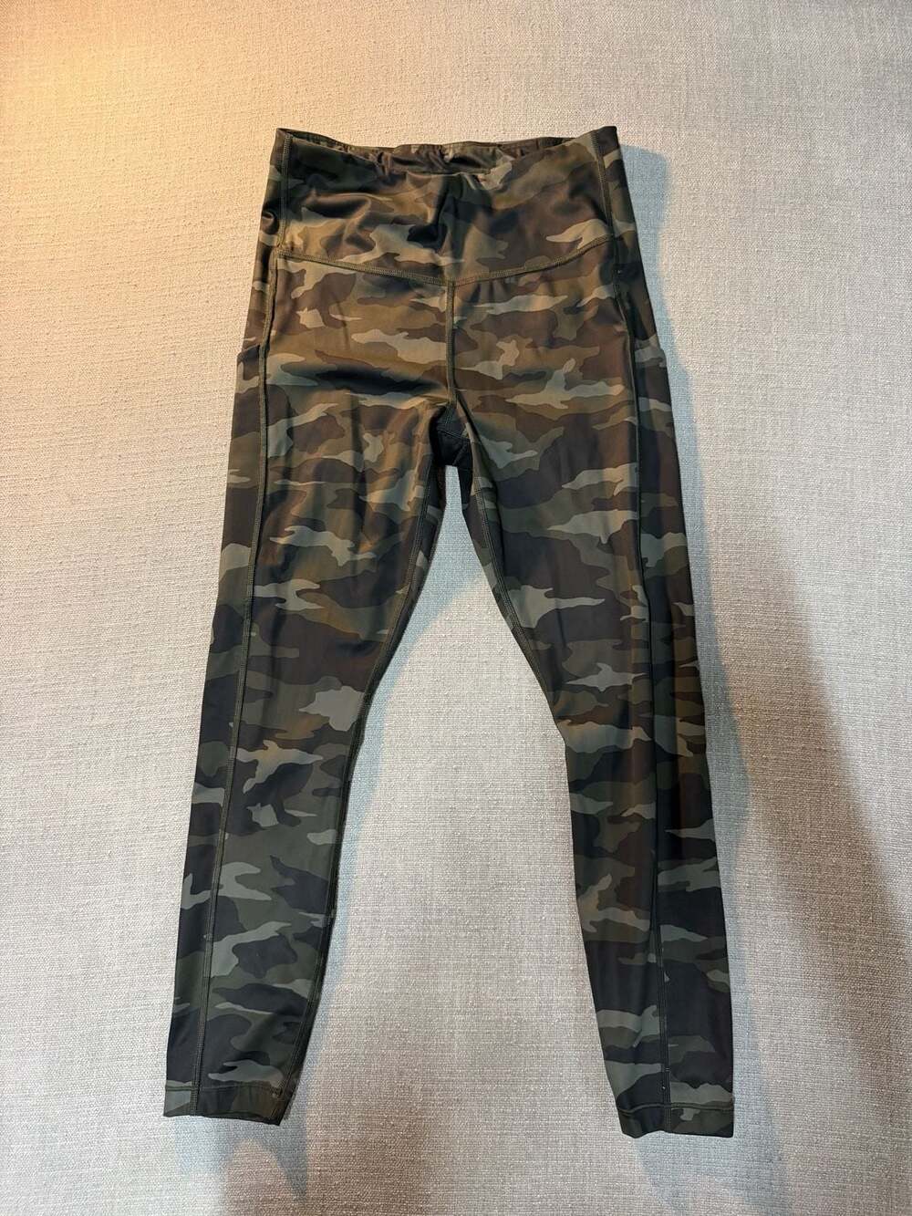 Athleta Ultimate Camo 7/8 Tight Olive Green Camouflage Leggings Size S